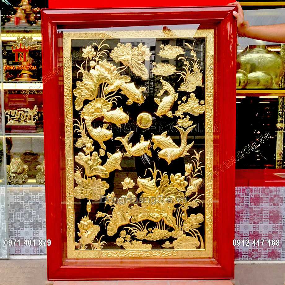 Bức tranh cá chép hoa sen dát vàng mang đến giá trị thẩm mỹ cao